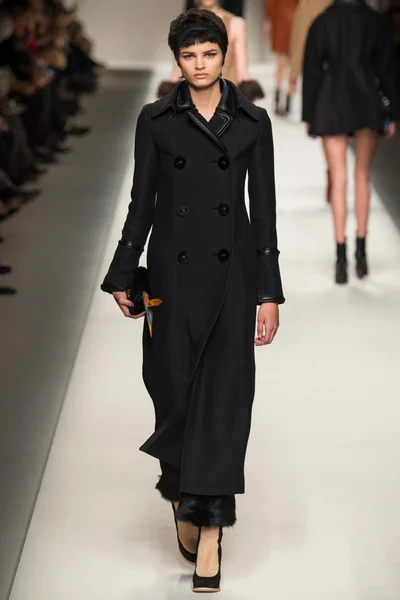 Look 28